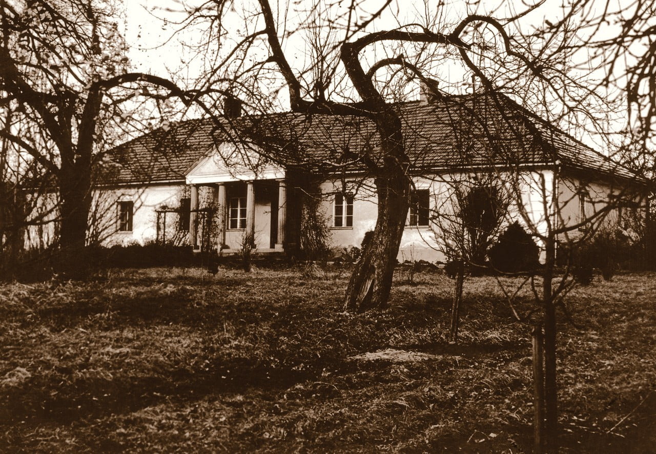 Dwór, Komorniki