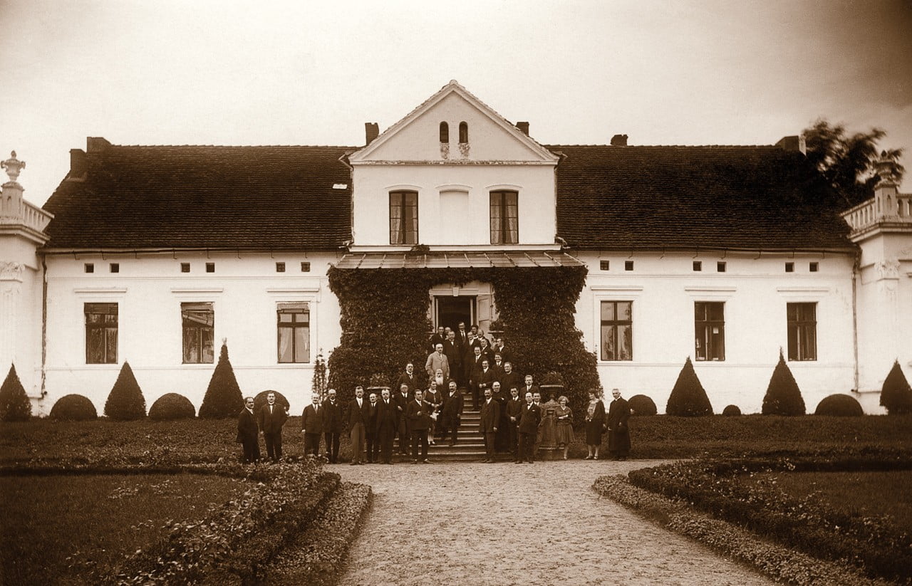 Dwór, Niedźwiedź